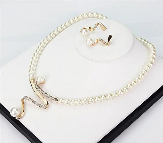 Maribel – Refined Natural Pearl Necklace & Earring Set
