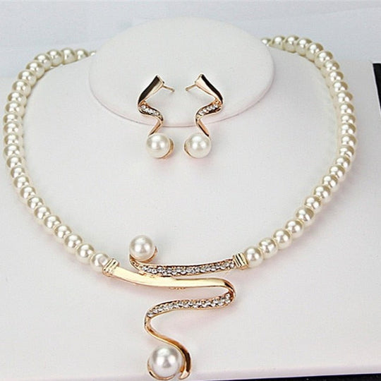 Isabella – Natural Pearl Necklace + Earrings Set