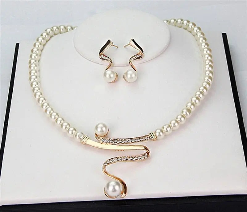 Maribel – Refined Natural Pearl Necklace & Earring Set